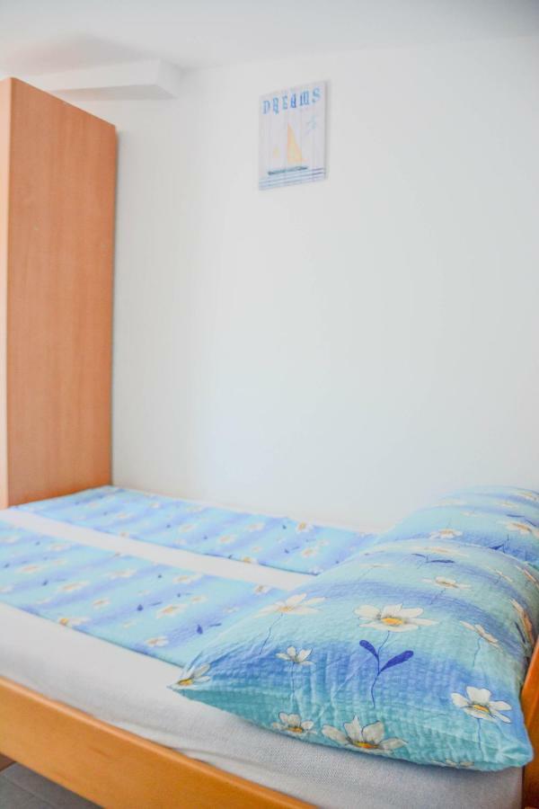 Apartmani Prvi Red Do Mora Đảo Pag Ngoại thất bức ảnh