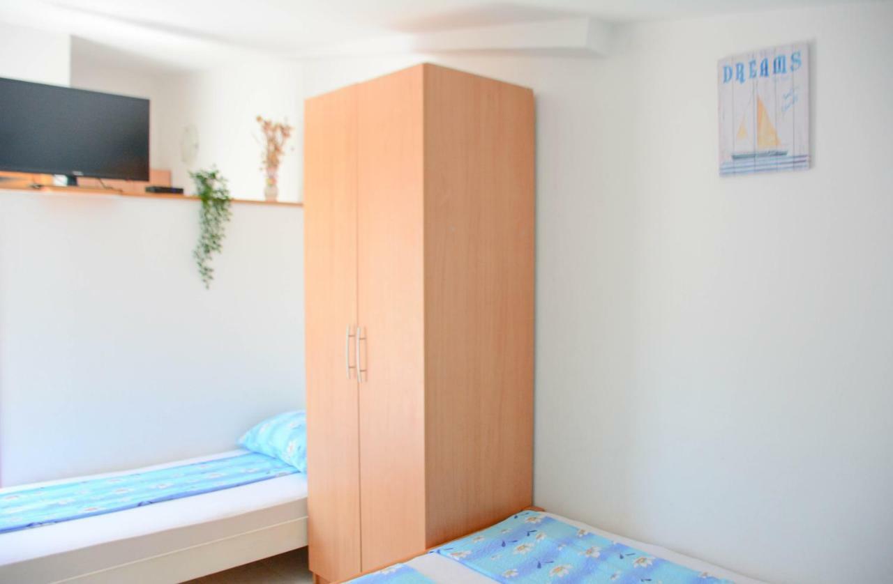 Apartmani Prvi Red Do Mora Đảo Pag Ngoại thất bức ảnh