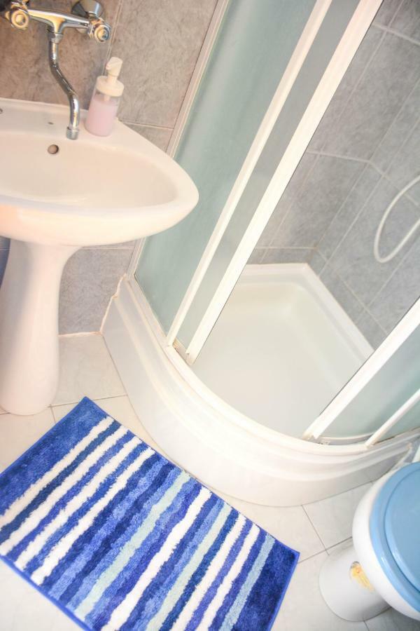 Apartmani Prvi Red Do Mora Đảo Pag Ngoại thất bức ảnh